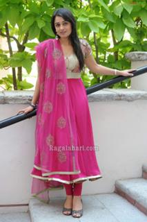 Nikita Thukral feet photo 19