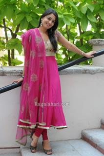 Nikita Thukral feet photo 18