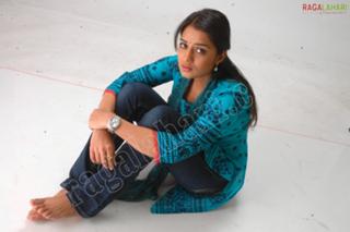 Nikita Thukral feet photo 15