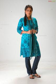 Nikita Thukral feet photo 3