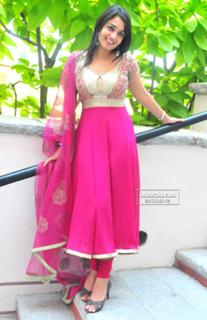 Nikita Thukral feet photo 5