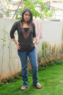 Nikita Thukral feet photo 15