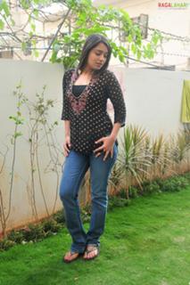 Nikita Thukral feet photo 14
