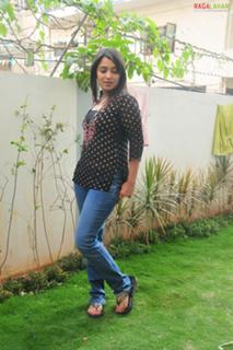 Nikita Thukral feet photo 11
