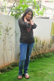 Nikita Thukral feet photo 10