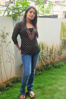 Nikita Thukral feet photo 9