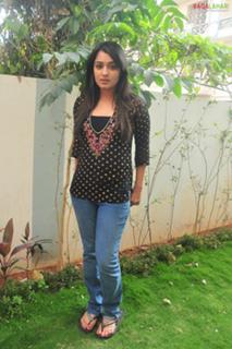 Nikita Thukral feet photo 7