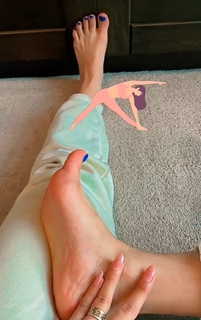 Nikkesha feet photo 4