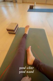 Nikkesha feet photo 2