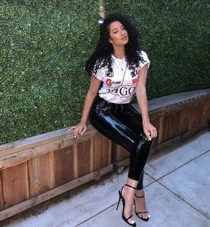 Nikki Blades feet photo thumbnail