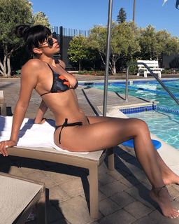 Nikki Blades feet photo thumbnail
