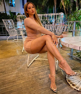 Nikki Blades feet photo thumbnail