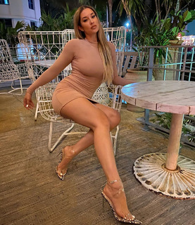Nikki Blades feet photo thumbnail