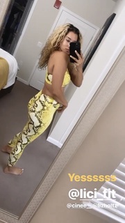 Nikki Blades feet photo thumbnail