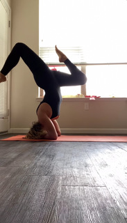 Nikki Blades feet photo thumbnail