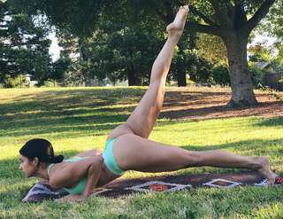 Nikki Blades feet photo thumbnail