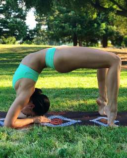 Nikki Blades feet photo thumbnail