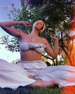 Nikki Blades feet photo thumbnail