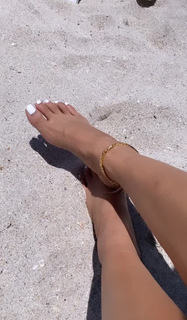 Nikki Blades feet photo thumbnail