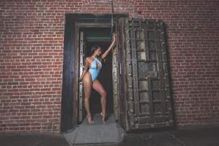 Nikki Blades feet photo thumbnail