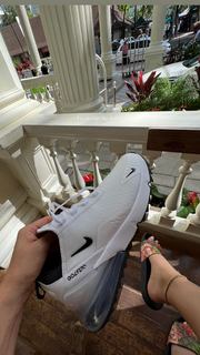 Nikki Blades feet photo thumbnail