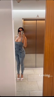 Nikki Blades feet photo thumbnail