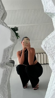 Nikki Blades feet photo thumbnail