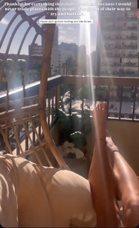 Nikki Blades feet photo thumbnail