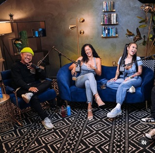 Nikki Blades feet photo thumbnail