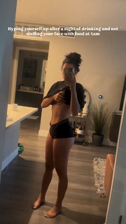Nikki Blades feet photo thumbnail