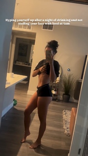 Nikki Blades feet photo thumbnail