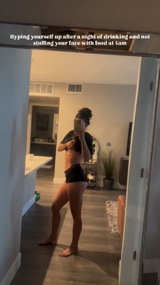 Nikki Blades feet photo thumbnail