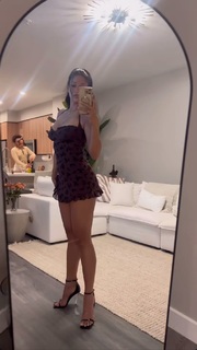 Nikki Blades feet photo thumbnail