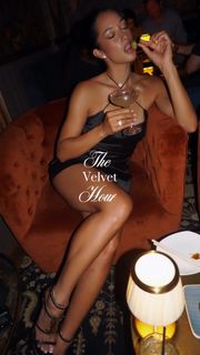 Nikki Blades feet photo thumbnail