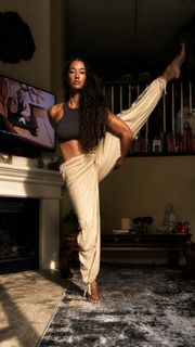 Nikki Blades feet photo 4