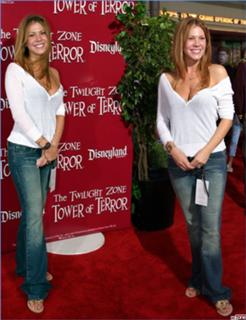 Nikki Cox feet photo thumbnail