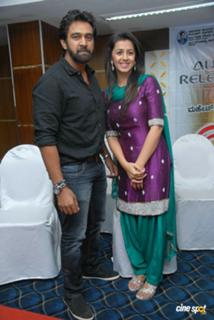Nikki Galrani feet photo thumbnail