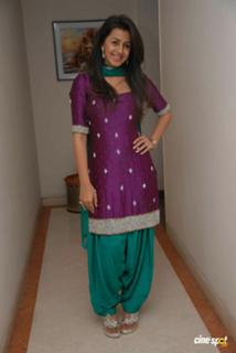 Nikki Galrani feet photo thumbnail