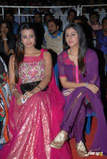 Nikki Galrani feet photo thumbnail