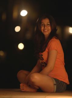 Nikki Galrani feet photo thumbnail