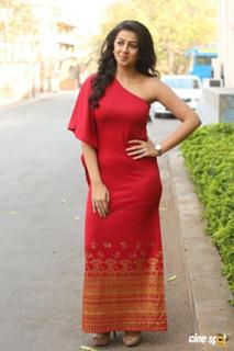 Nikki Galrani feet photo thumbnail