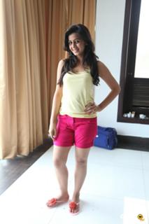 Nikki Galrani feet photo thumbnail