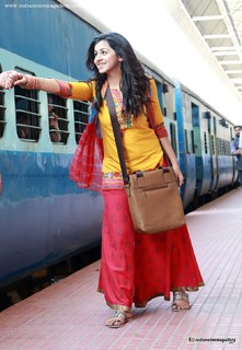 Nikki Galrani feet photo thumbnail