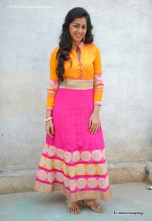 Nikki Galrani feet photo thumbnail