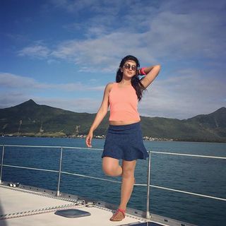 Nikki Galrani feet photo thumbnail