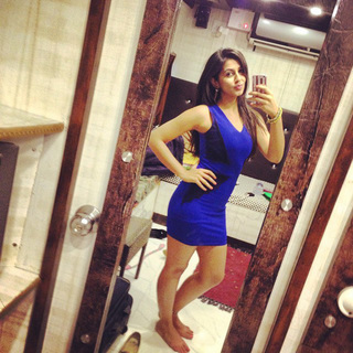Nikki Galrani feet photo thumbnail