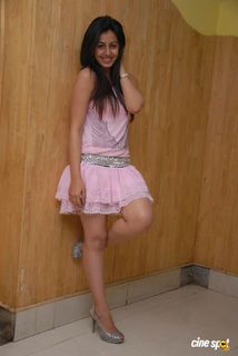 Nikki Galrani feet photo thumbnail