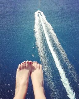 Nikki Galrani feet photo thumbnail
