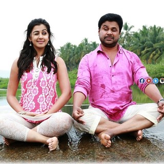 Nikki Galrani feet photo thumbnail
