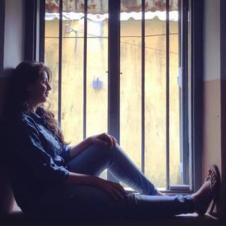 Nikki Galrani feet photo thumbnail